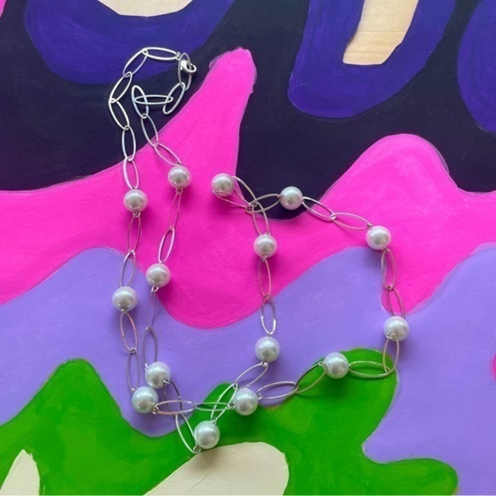 Elegant Pearl and Silver Chain Necklace Classic Elegance